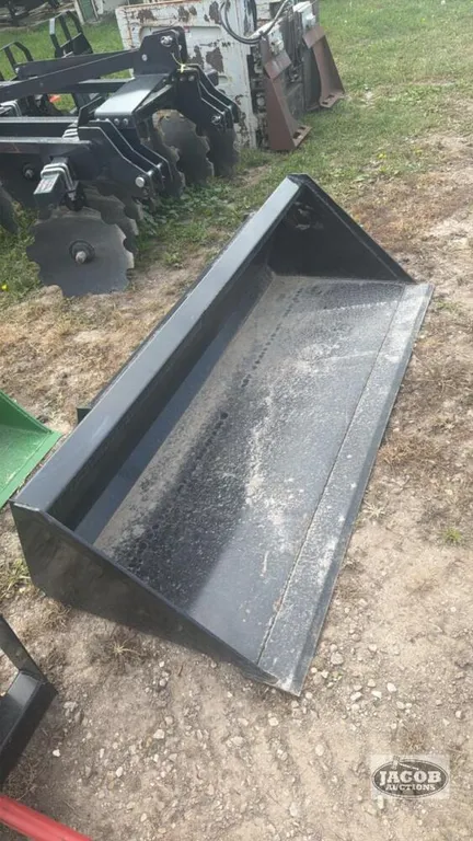 Unused 72inch skid steer quick tach material bucket
