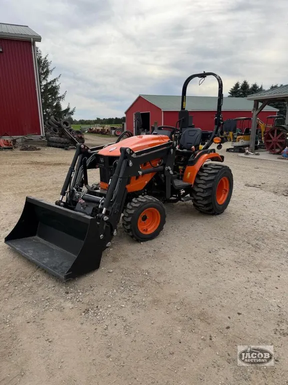 Unused Avenger 26 loader tractor 4x4