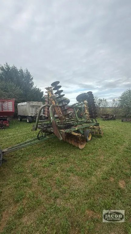 26ft John Deere 230 disc