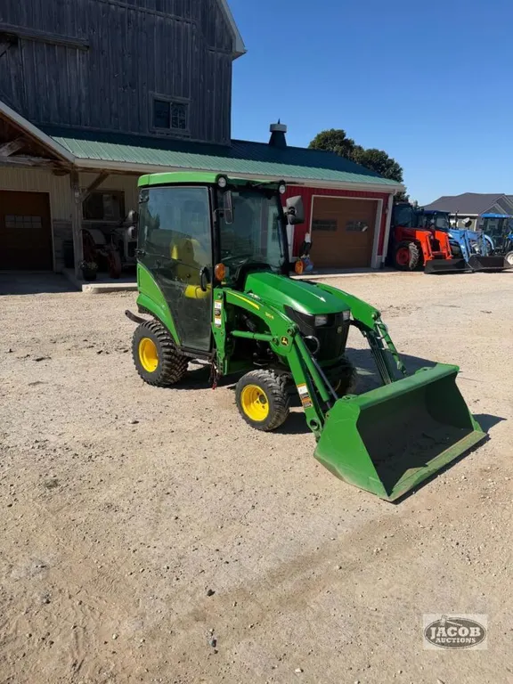 John Deere 1025R loader tractor 4x4