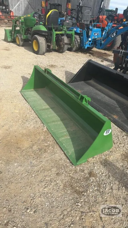 Unused 72inch John Deere quick tach material bucket