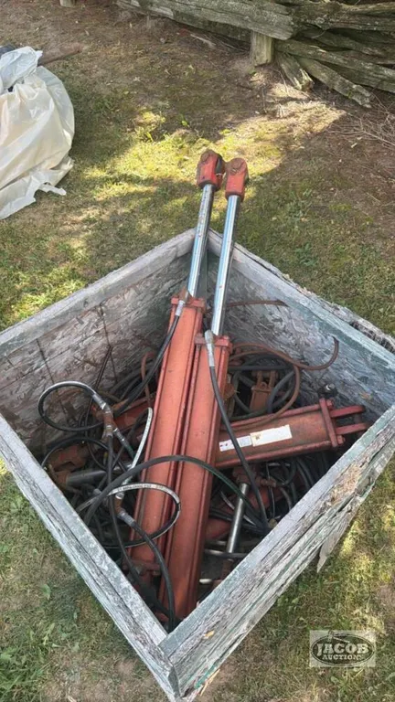 Crate of misc hydraulic cylinders
