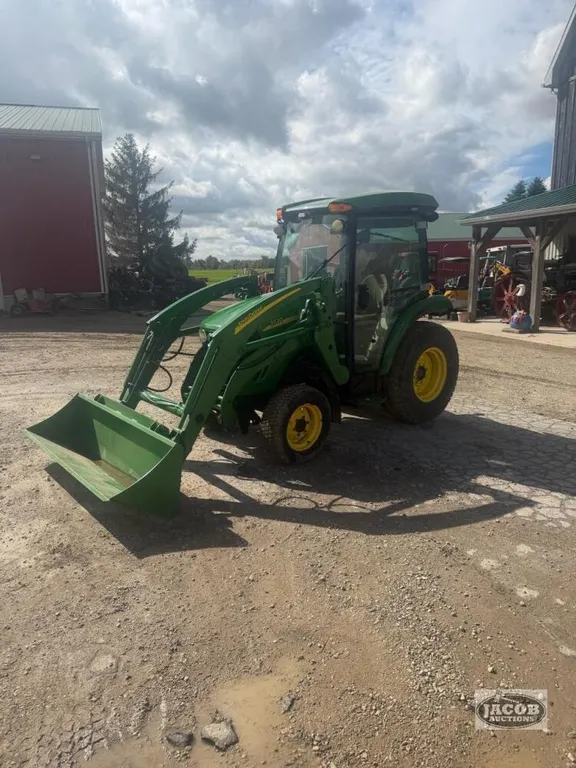 John Deere 3720 loader tractor 4x4