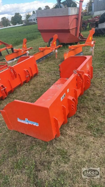 Unused 6.5ft 3ph dump box