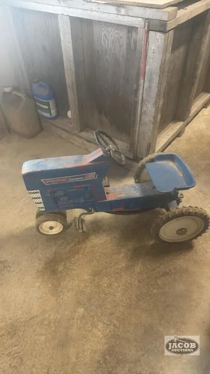 Ford commander 6000 pedal tractor