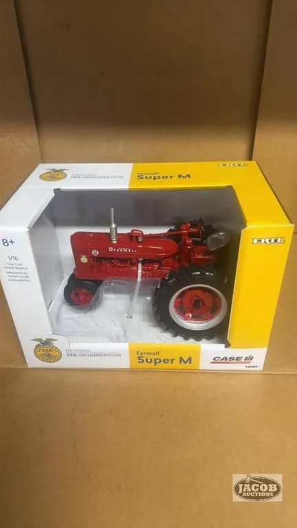 1/16 Farmall super M