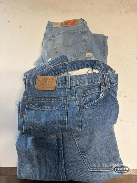 3 pairs of men’s 32x32 jeans