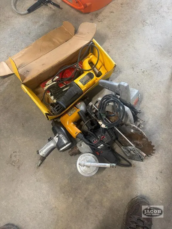 Reciprocating saw , skill saw . Drills , misc