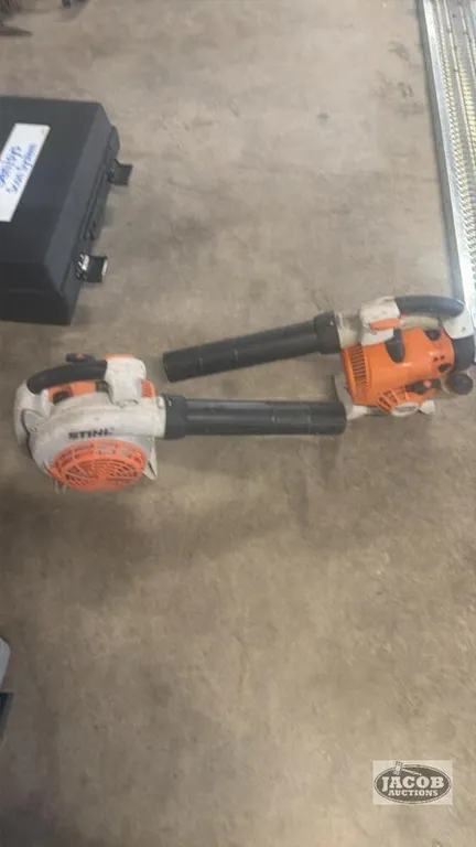 2 stihl leaf blowers