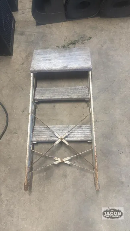 Step ladder