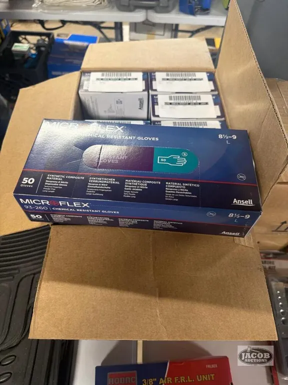 Box of 10 packs of large gloves