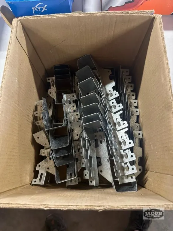 Box of 2x4 / 2x6 hanger brackets