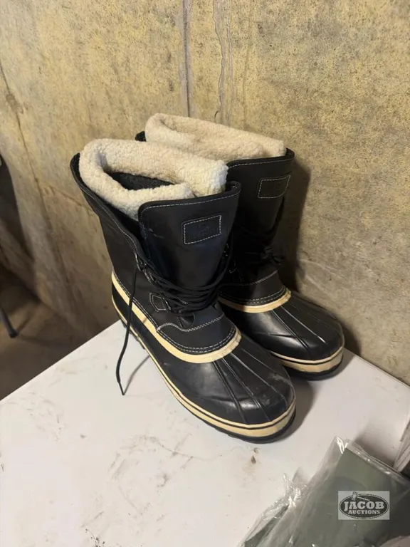 Size 12 men’s winter boots