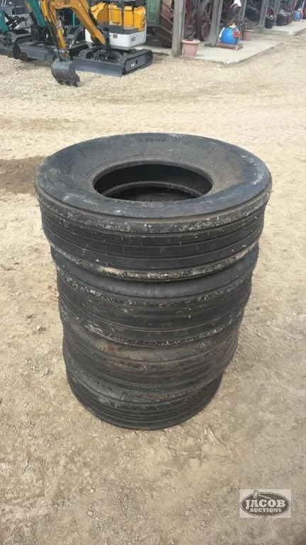 Unused 9.5L-15 tire x4