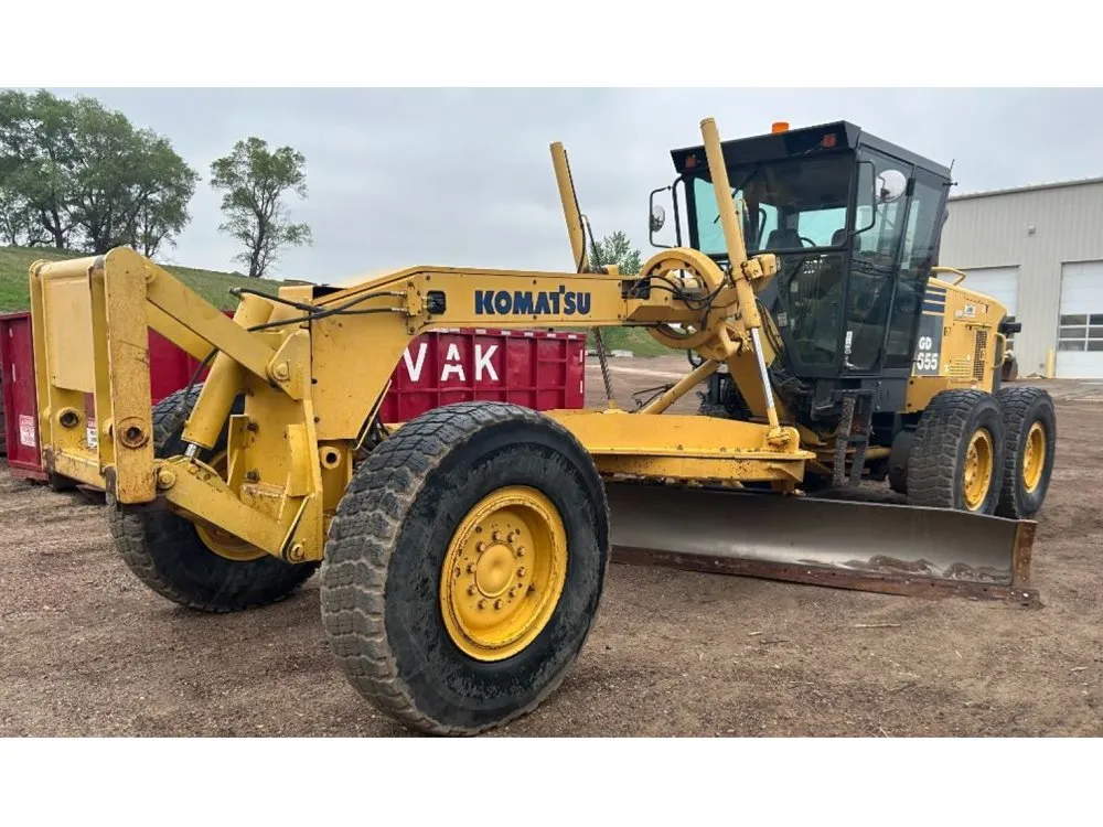 Komatsu GD655