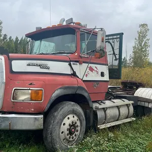 OFFSITE - 1993 Ford L 9000 Aero max N14 Cummins 1256420 km Runs drives No leaks Air brakes new batteries 18 speed eaton transmission Wet kit