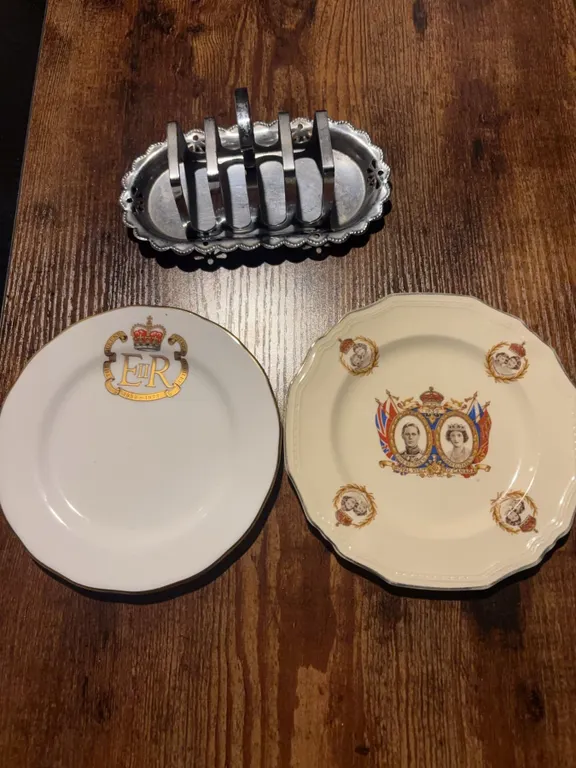 Royal Commemorative Plates & Silver Toast Rack Set
