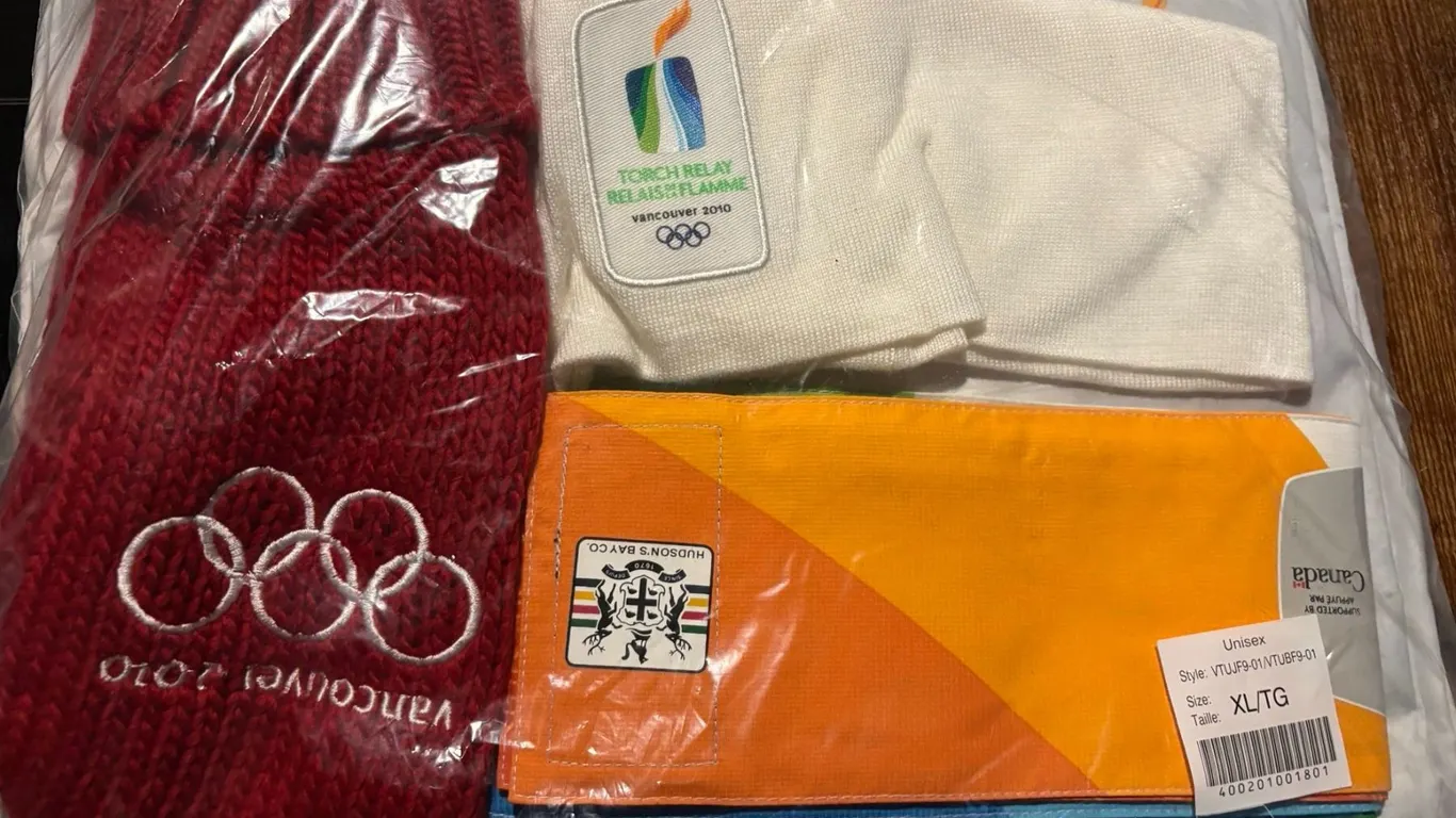 Vancouver 2010 Torch Relay Uniform Package XL