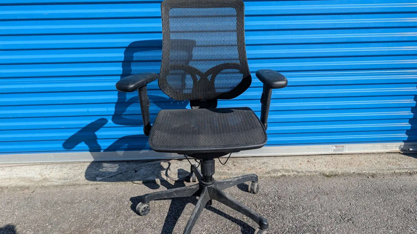 Black Mesh Adjustable Rolling Office Chair