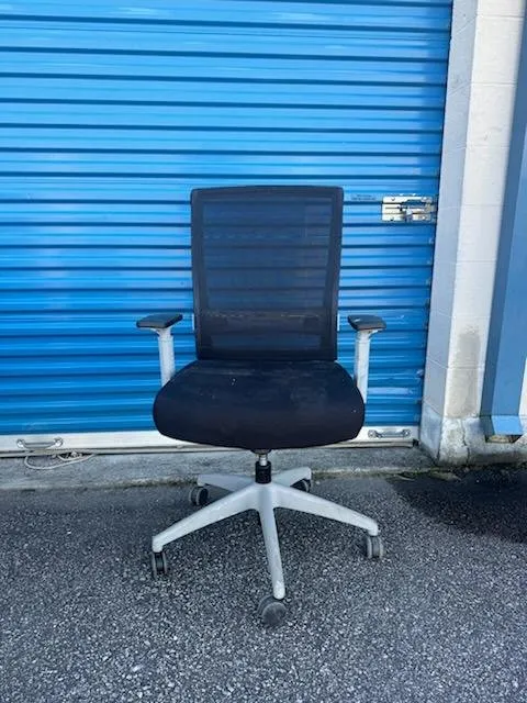 Black Mesh Back Adjustable Office Chair