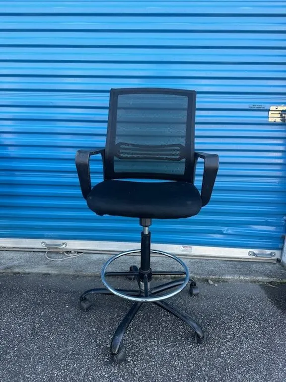 Black Mesh Office Rolling Chair with Footrest