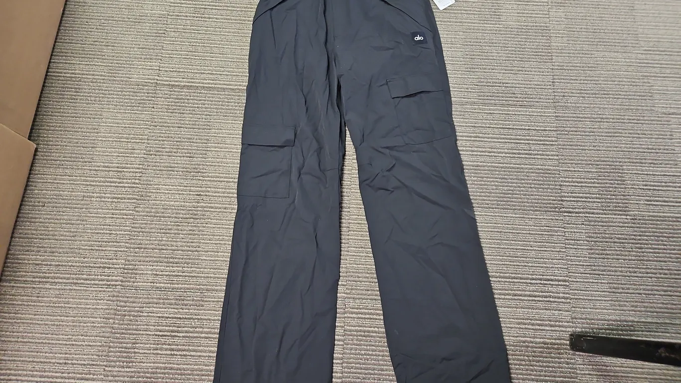 ALO Medium Black Cargo Pants - Qty 1