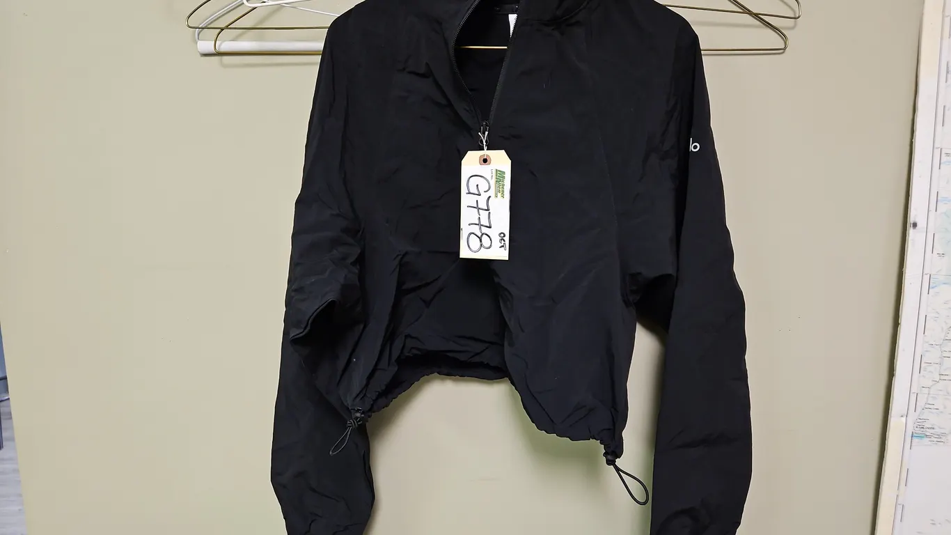 ALO Medium Cropped 1/4 Zip Pullover - Qty 1