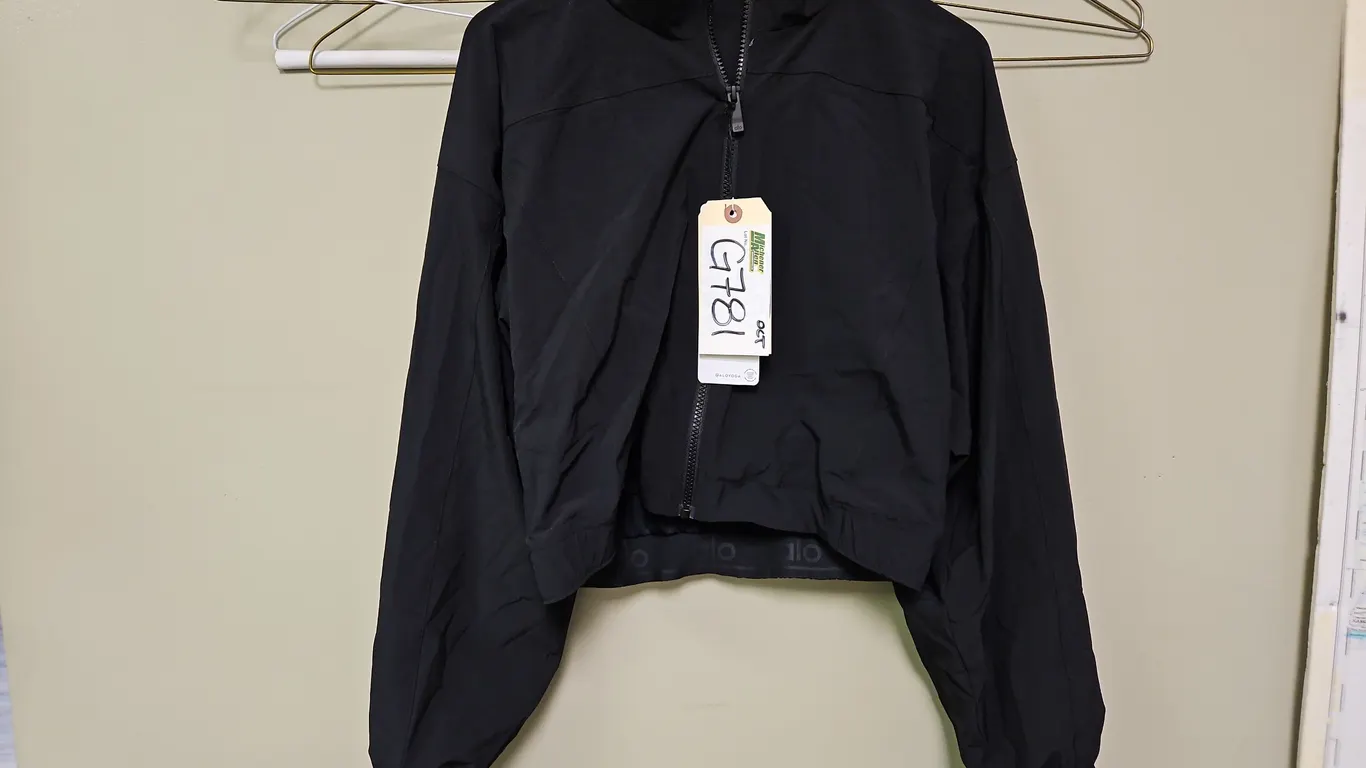 ALO Size Medium Yoga Cropped Jacket - Qty 1