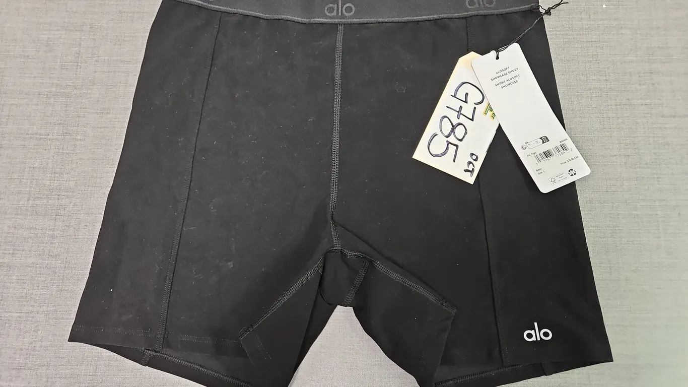 ALO Size Large Showcase Short - Qty 1