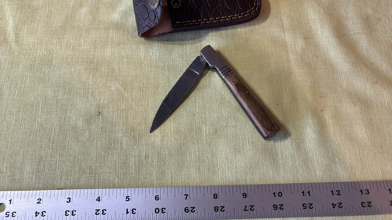 Damascus steel pocket knife
