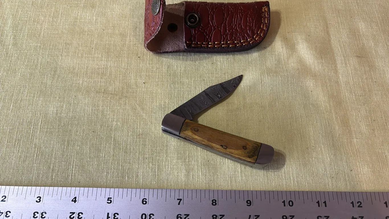 Damascus steel pocket knife