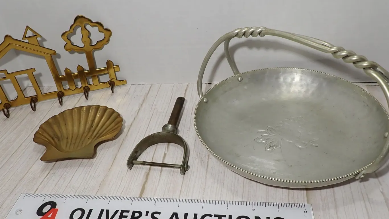 Dirilyte Bronze Shell Dish BW Buenillum Aluminum Basket, Oar D-ring, Brass Key Ring
