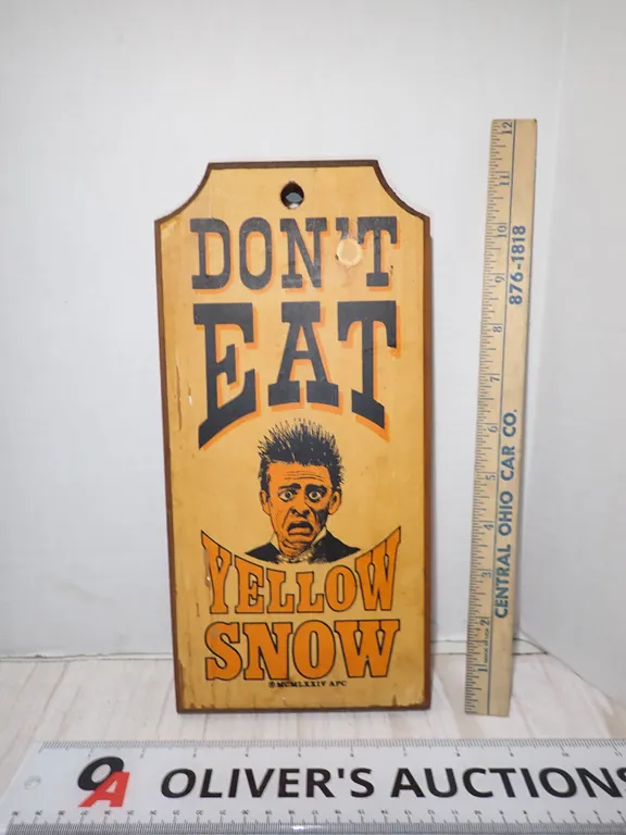 Vintage 1974 APC Don't Eat Yellow Snow Novelty Wooden Plaque Wall Sign