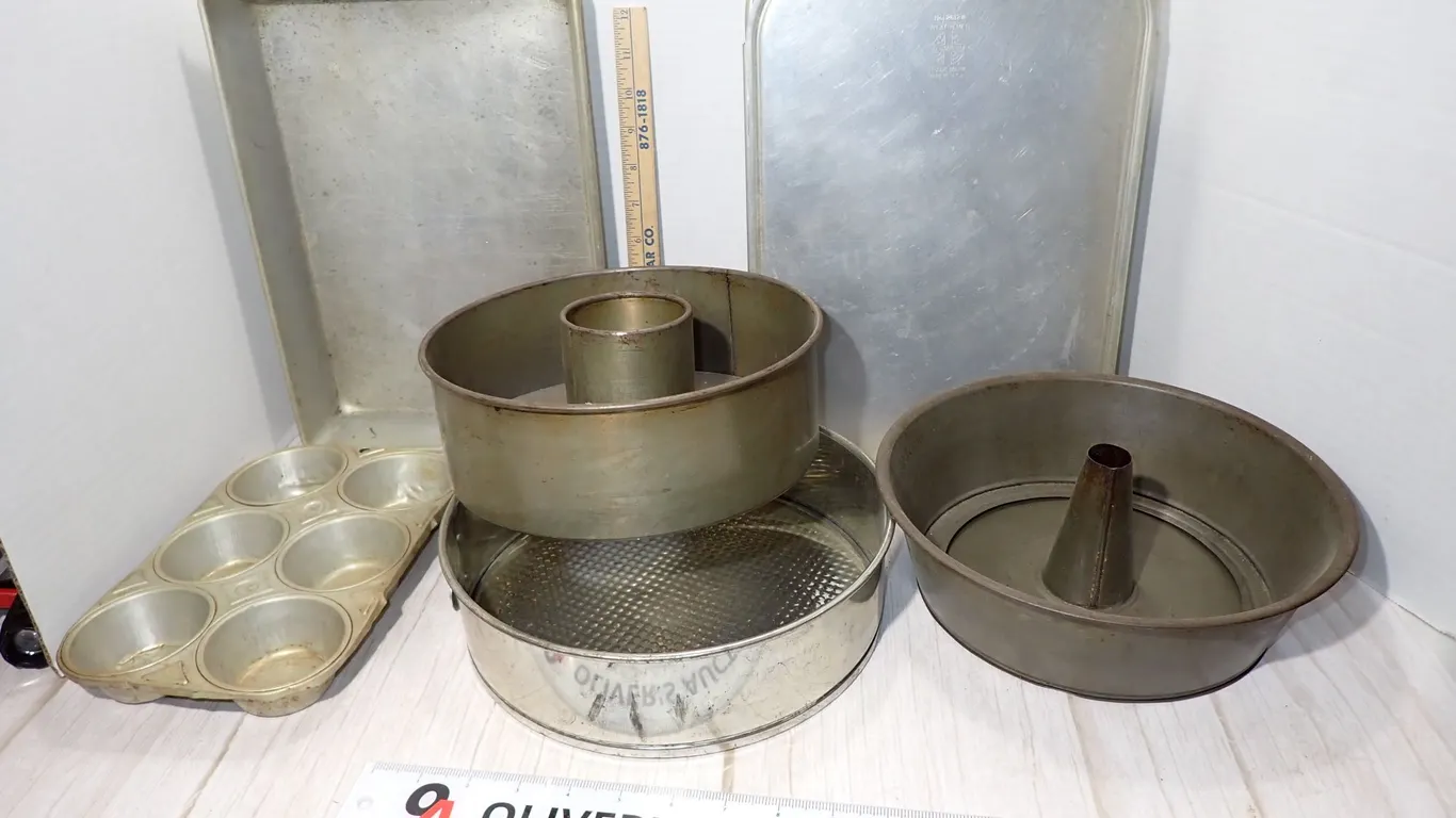 Vintage Wear-Ever Aluminum Roaster & Baking Pans | Seven Piece Cookware Lot