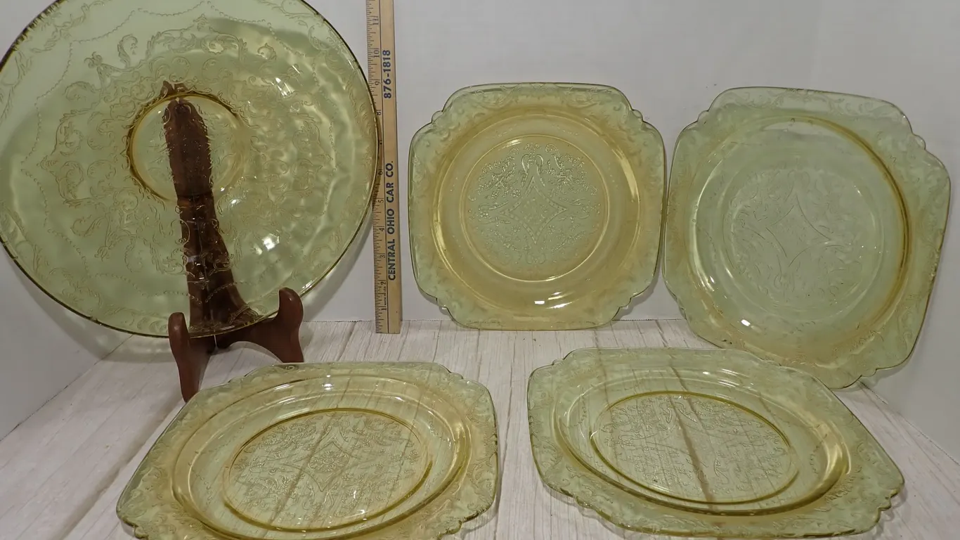 Hazel-Atlas Florentine No. 2 Yellow Depression Glass Plates & Bowl Lot - 5 Pcs