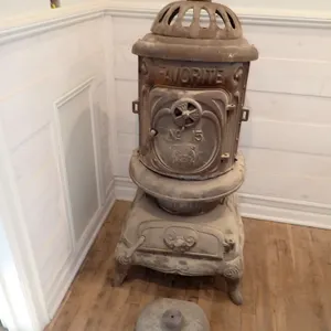 Antique Favorite Stove Co. No. 15 Cast Iron Parlor Cylinder Stove