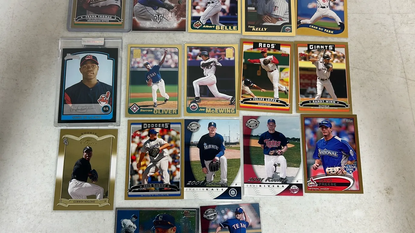 17 MLB SERIAL NUMBERED CARDS