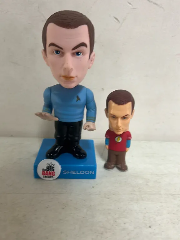 SHELDON BOBBLEHEAD & FIGURE