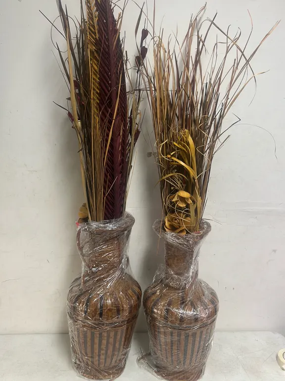 DECORATIVE VASES