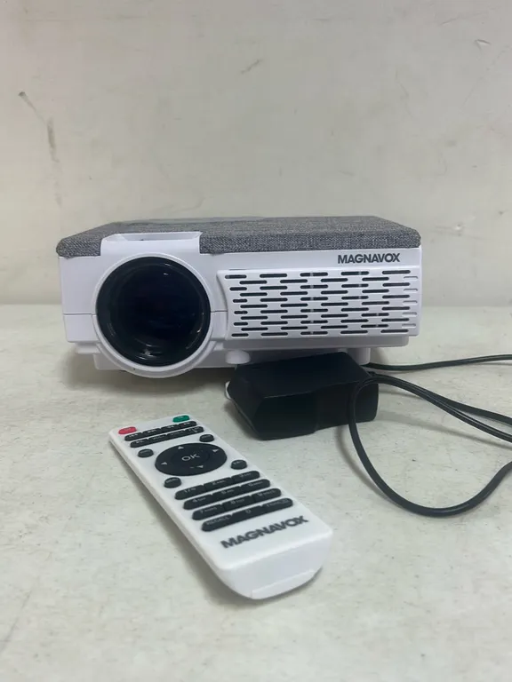 MAGNAVOX PROJECTOR