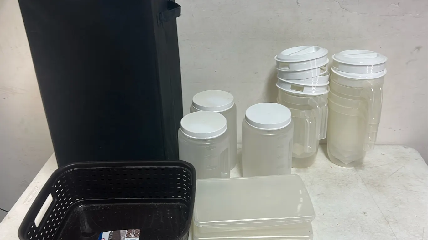 CONTAINERS & PITCHERS