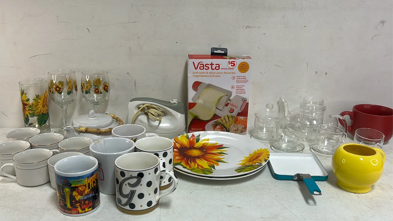 TEA SETS & HOUSEWARES