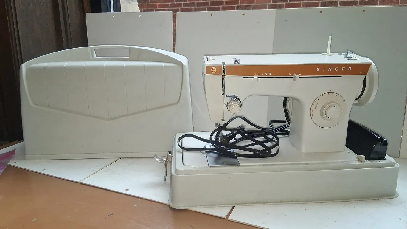 SINGER 247