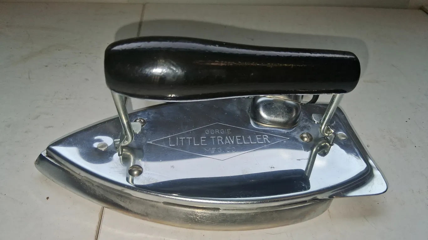 LITTLE TRAVELER Iron