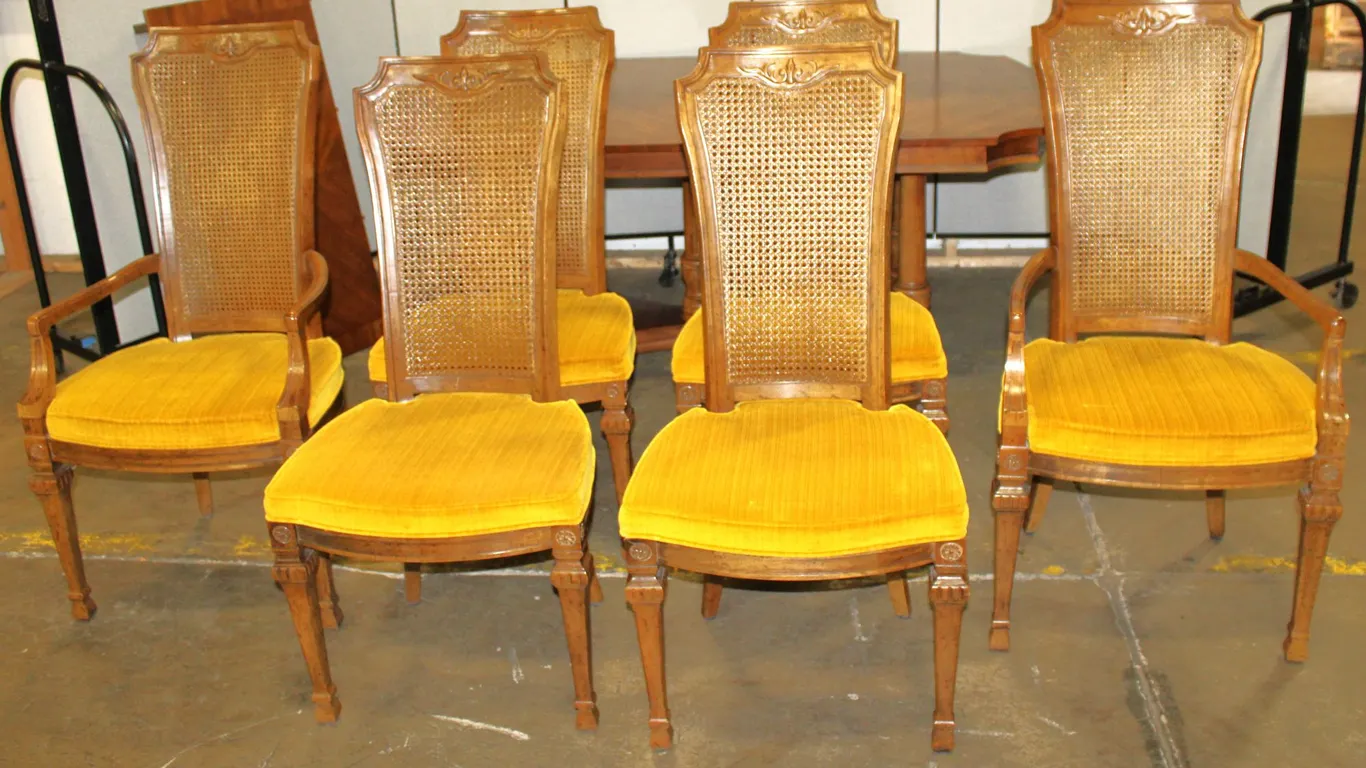 Drexel Francesca Dining Set: 6 Chairs, Table, Leaf