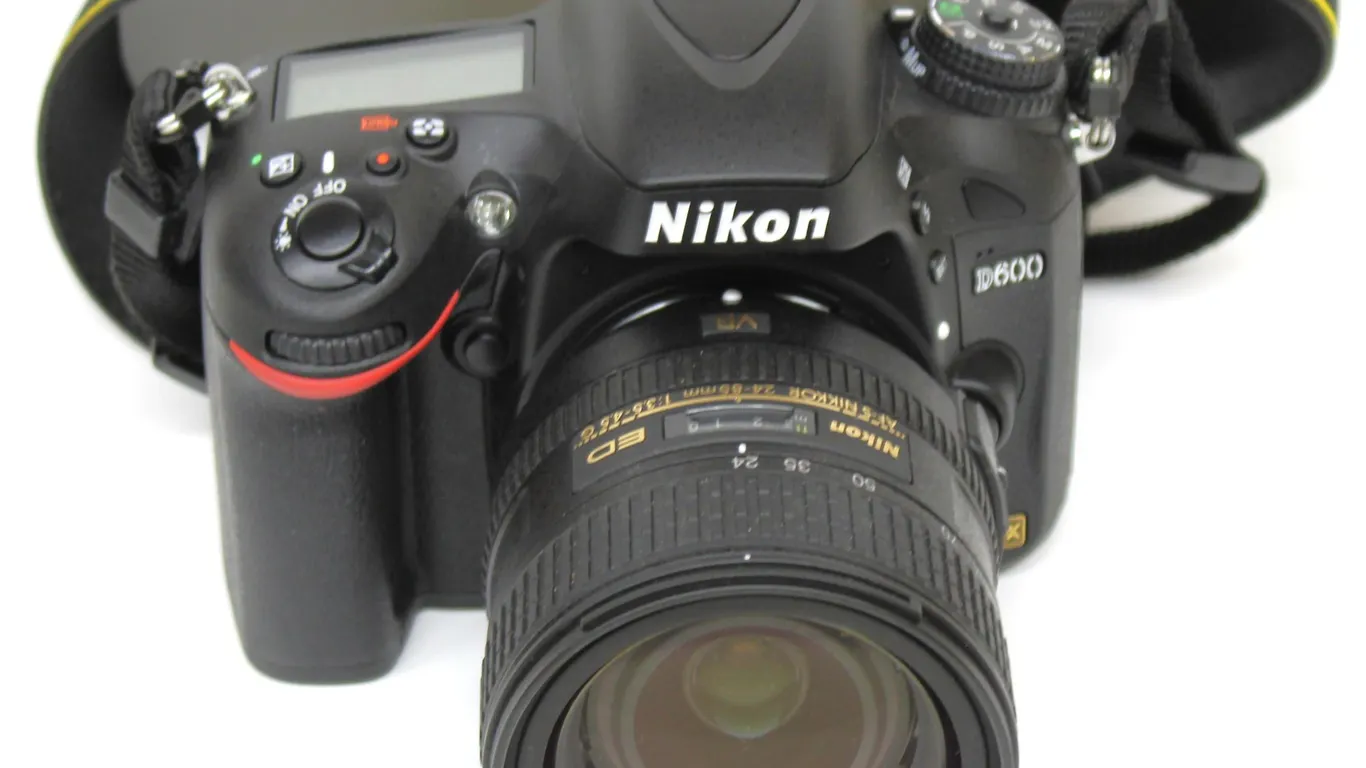 Nikon D600 DSLR Kit w/ 24-85mm Lens & Accessories