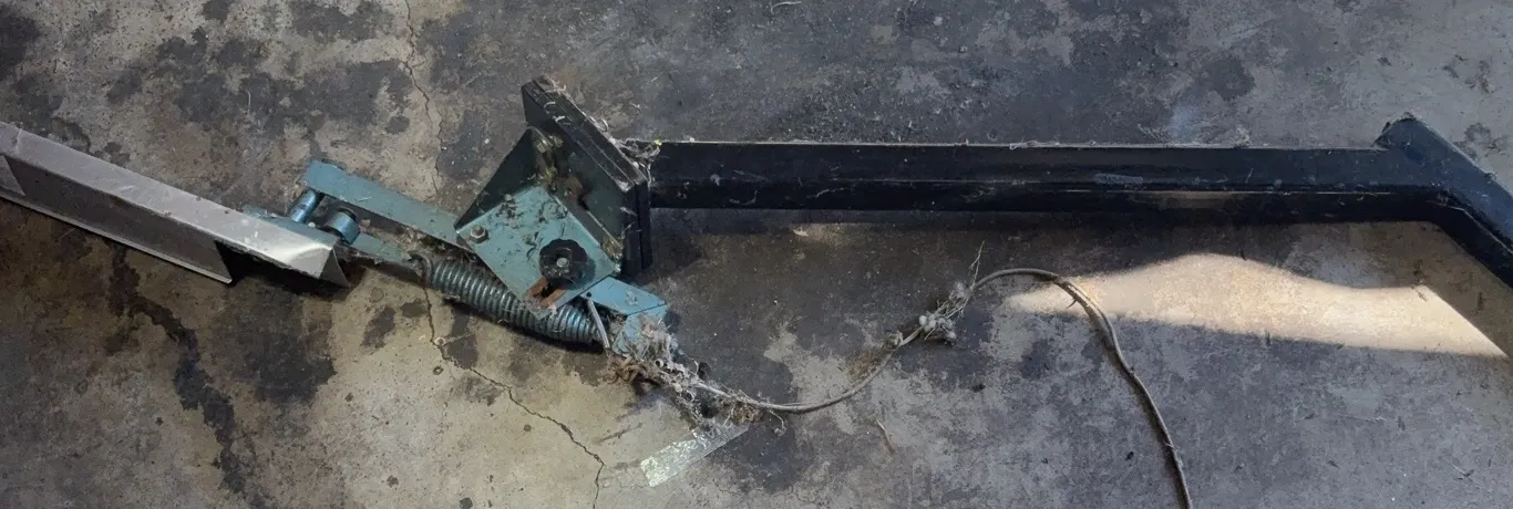 Clay pigeon launcher