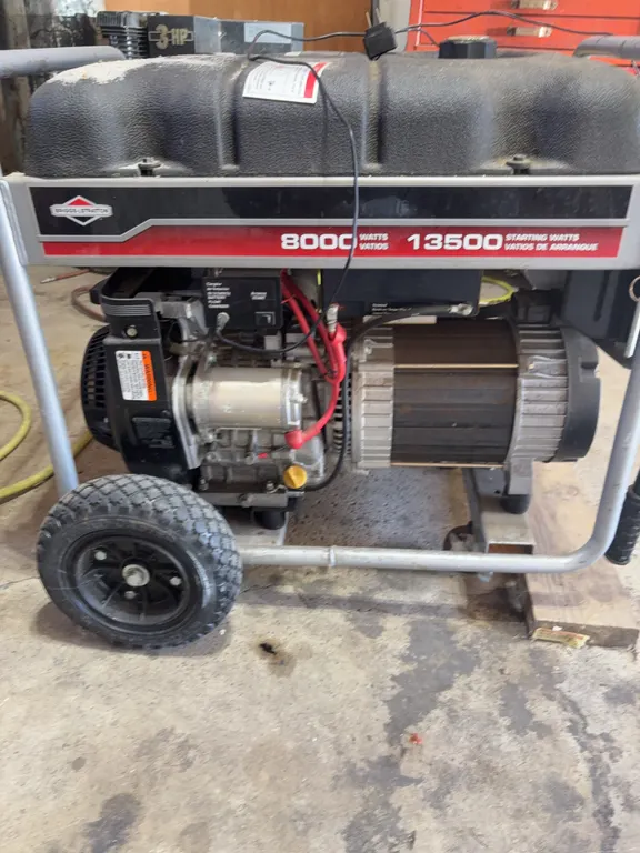 8000 Watts Briggs & stratton generator 