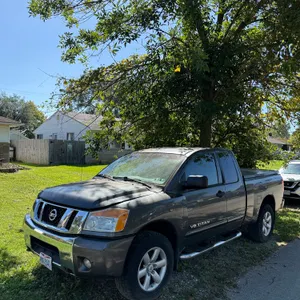 2010 Nissan Titan V8 5.6  (112902 miles )