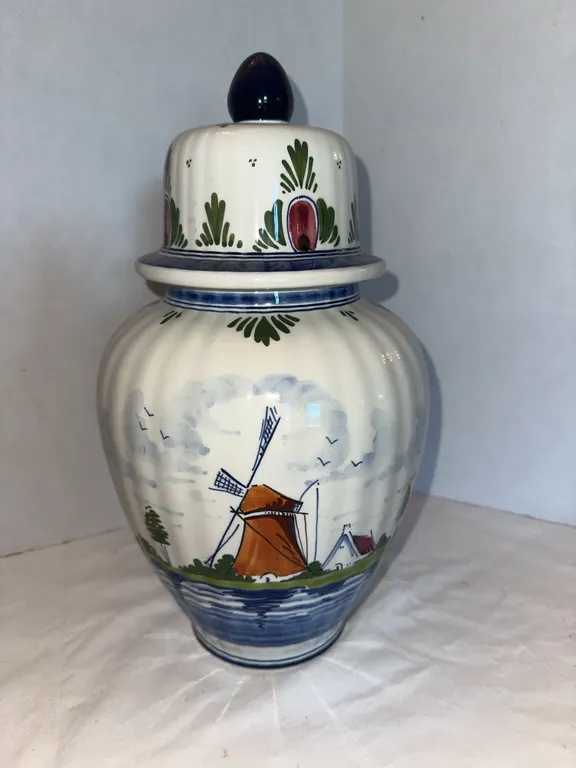 Rare hand painted large Dell ginger jar